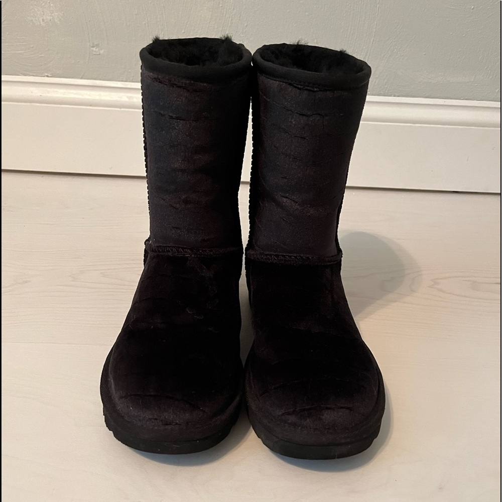 UGG Classic Short II Crocs Black Sheepskin Velvet